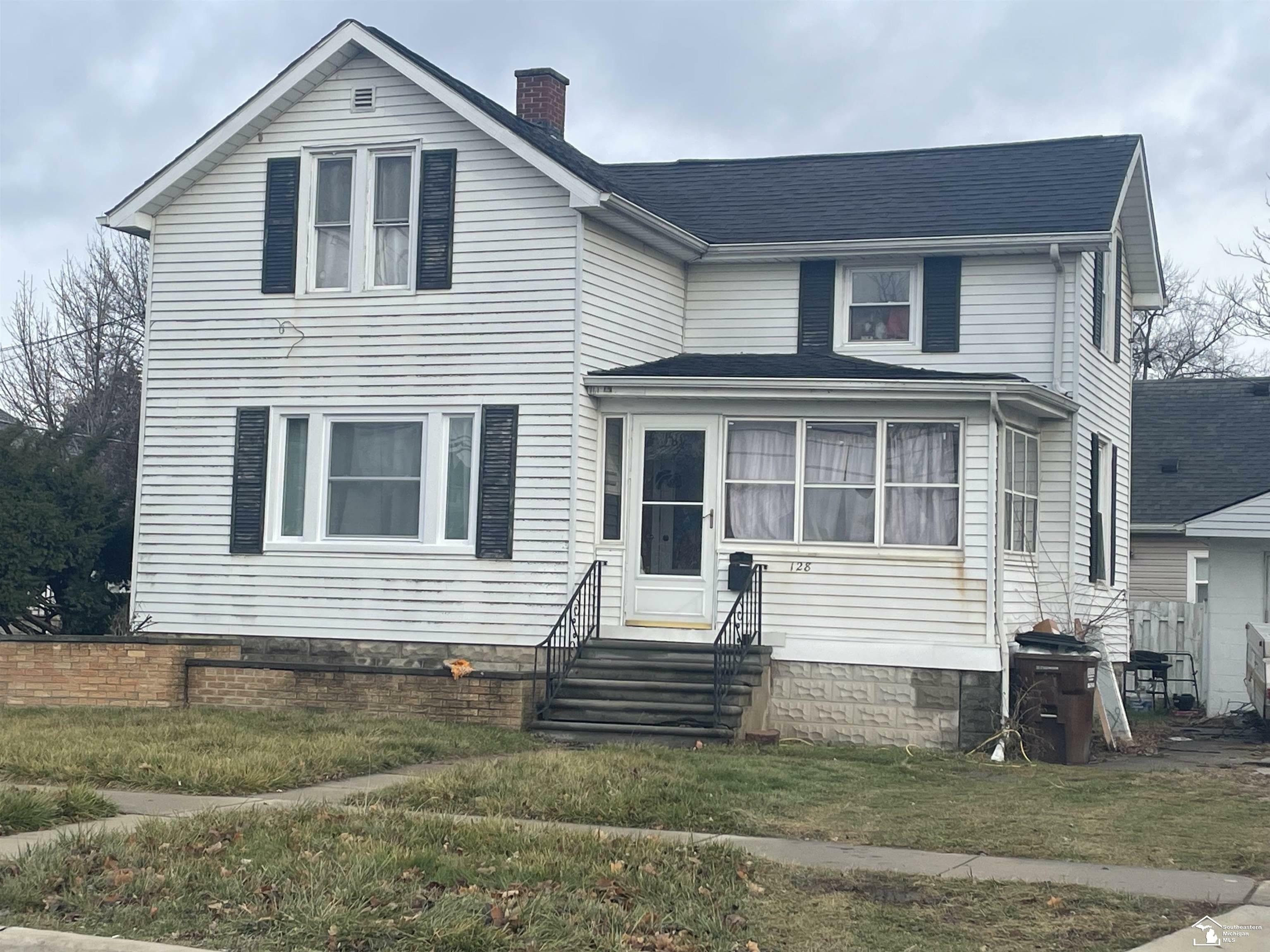 Property Photo:  128 W Willow Street  MI 48162 