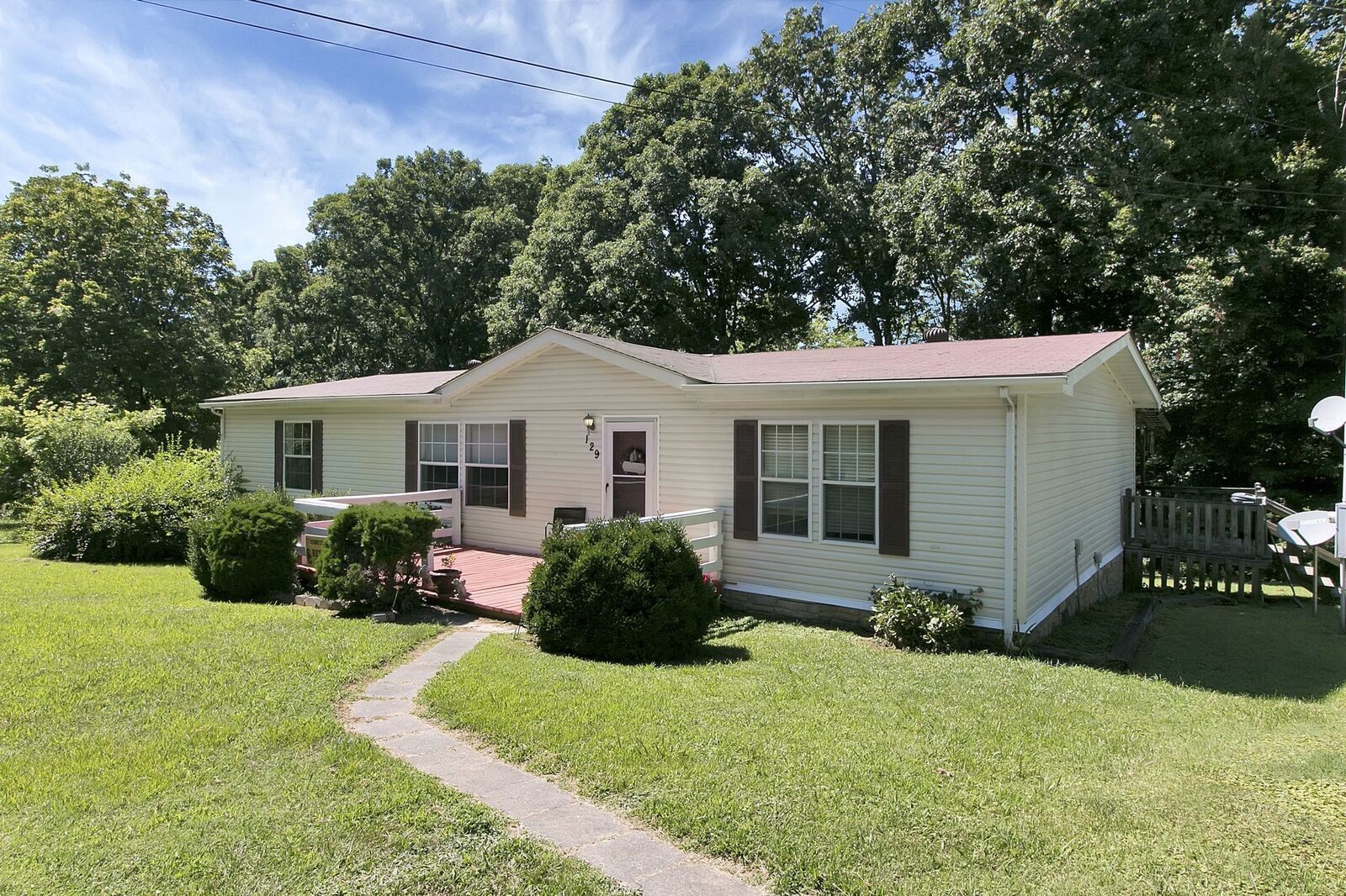 Property Photo: 129 Daisy Dr TN 37058