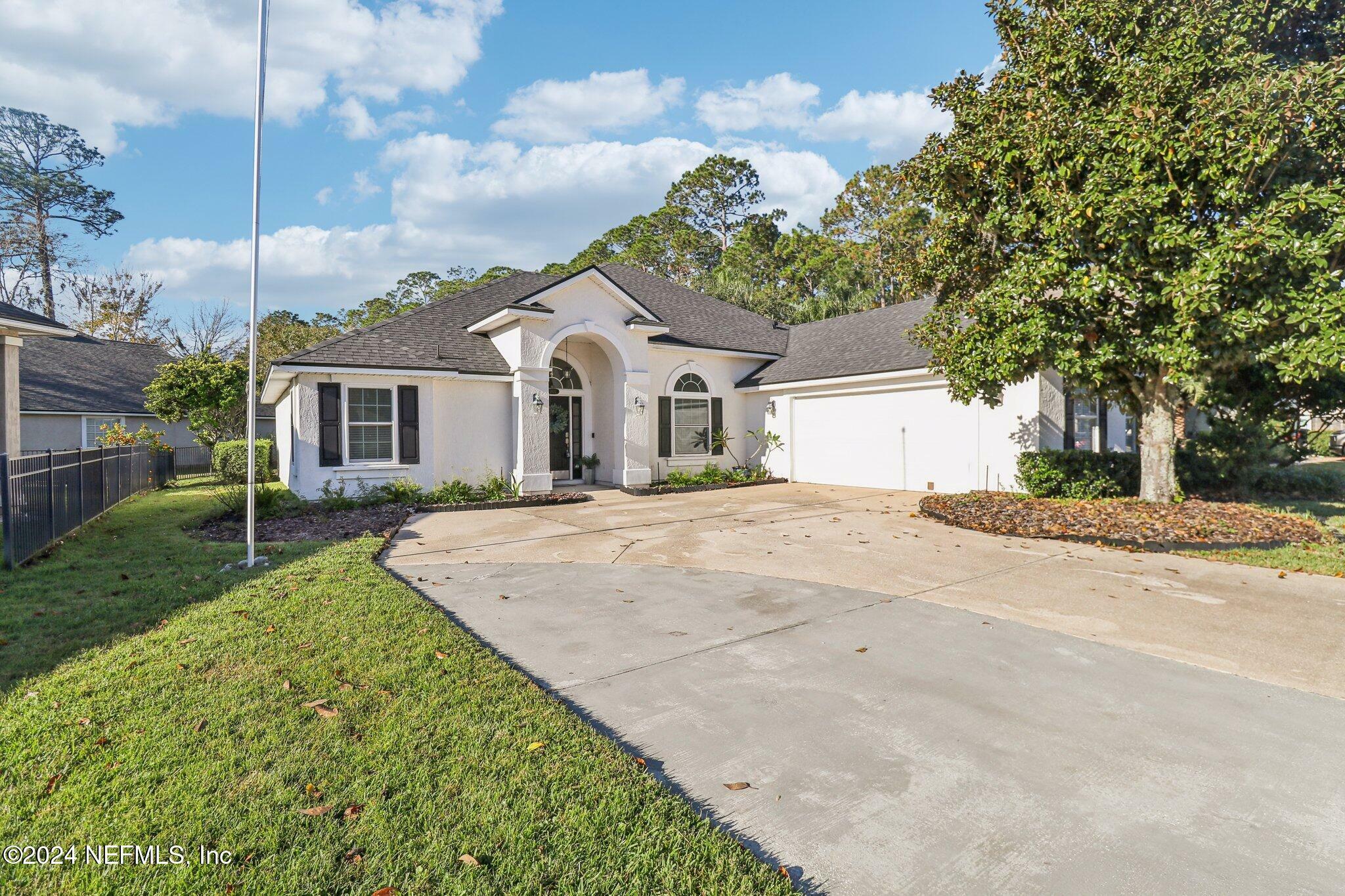 Property Photo:  1622 Waters Edge Drive  FL 32003 