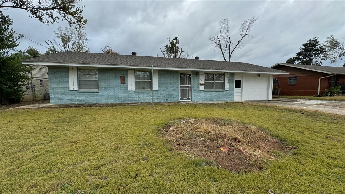 Property Photo:  804 N 7th Street  AR 72756 