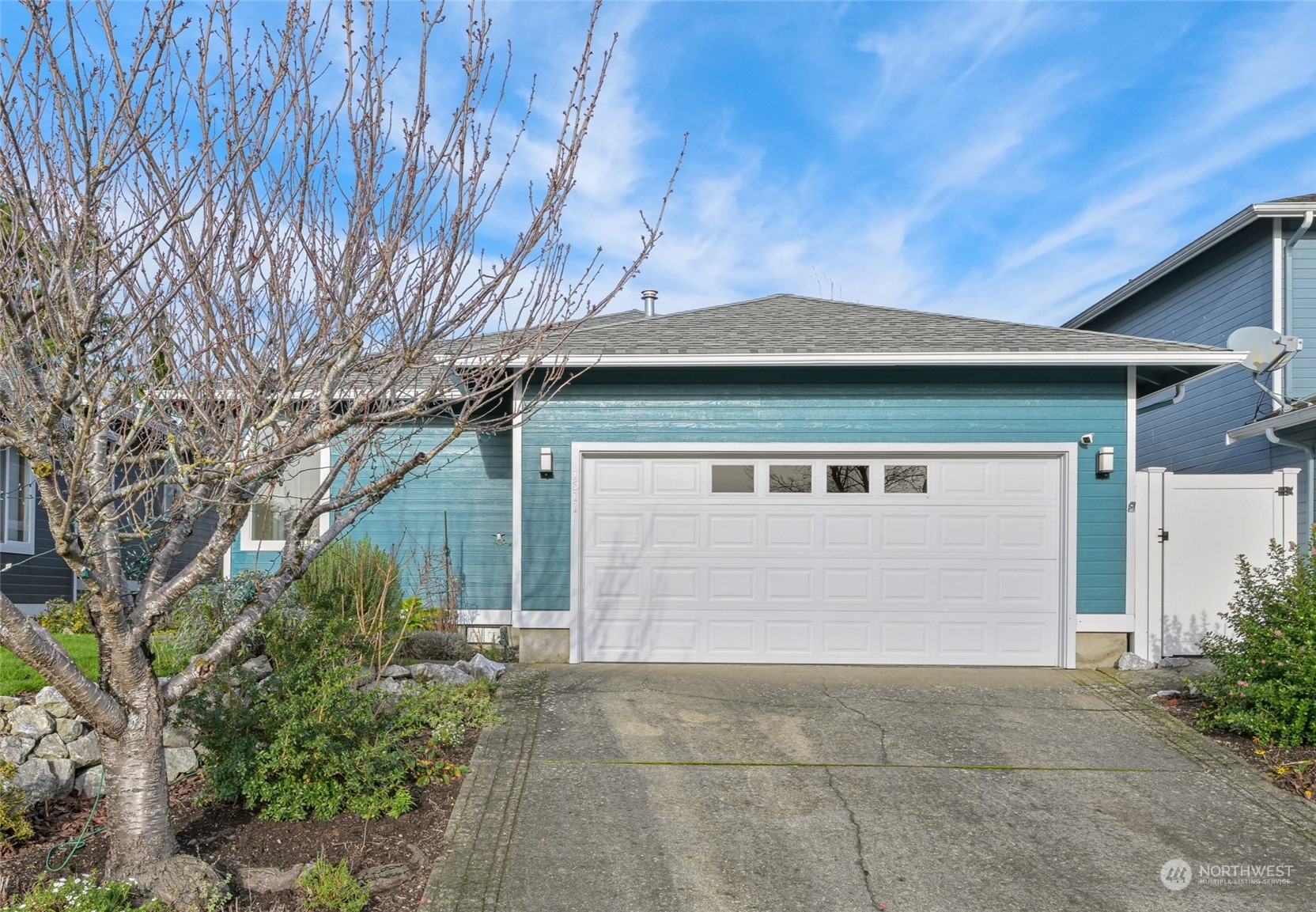 Property Photo:  1611  Valhalla Street  WA 98226 