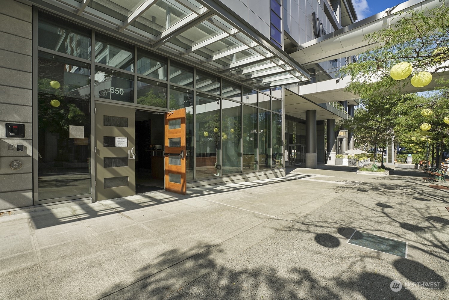 Property Photo: 650 Bellevue Way NE 4005 WA 98004
