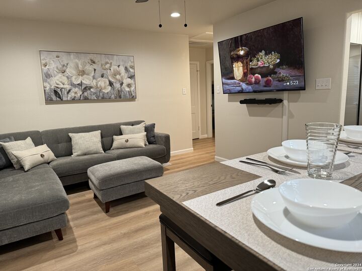 Property Photo: 2028 W Woodlawn Ave TX 78201