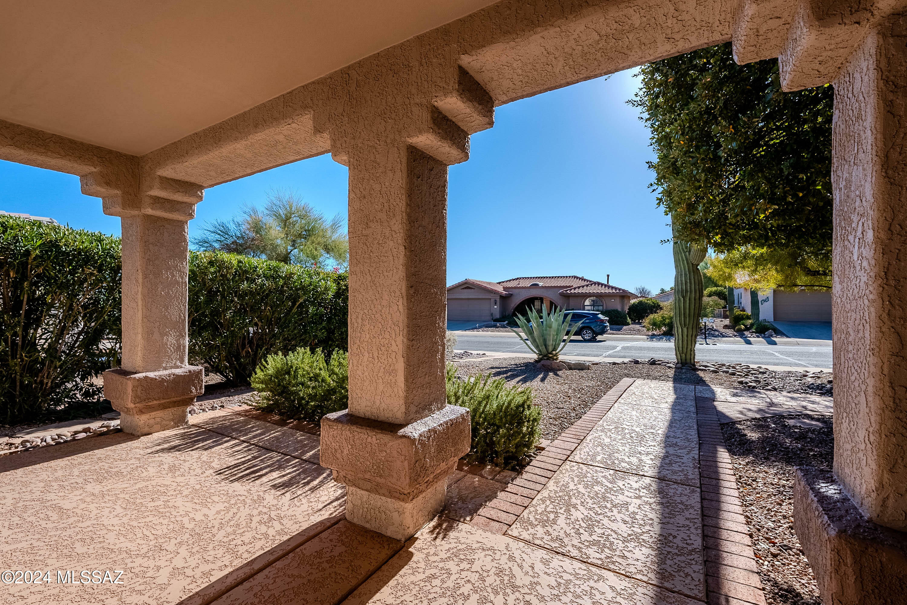 Property Photo:  1001 E Desert Glen Drive  AZ 85755 