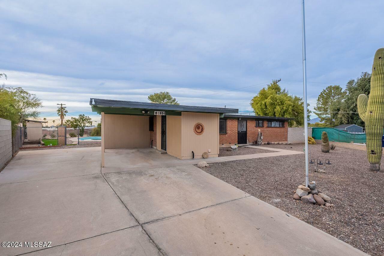 Property Photo:  1824 S Prudence Place  AZ 85710 