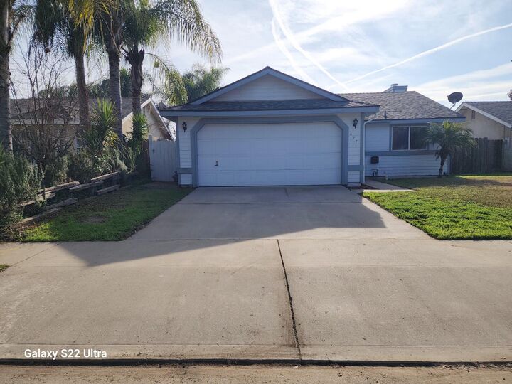 427 Buttonwood Avenue  Tulare CA 93274 photo