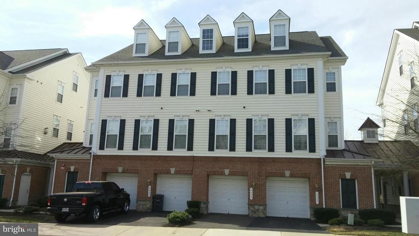 Property Photo: 6835 Hampton Bay Lane 353 VA 20155