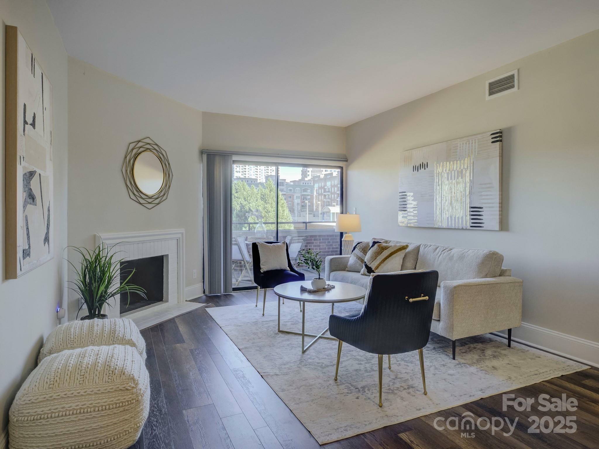 Property Photo: 224 N Poplar Street 19 NC 28202