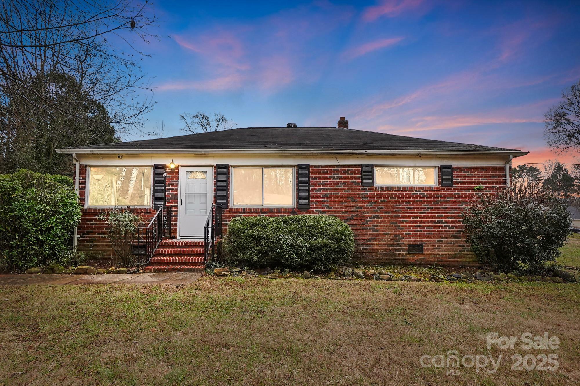 Property Photo: 2504 Juniper Drive NC 28269