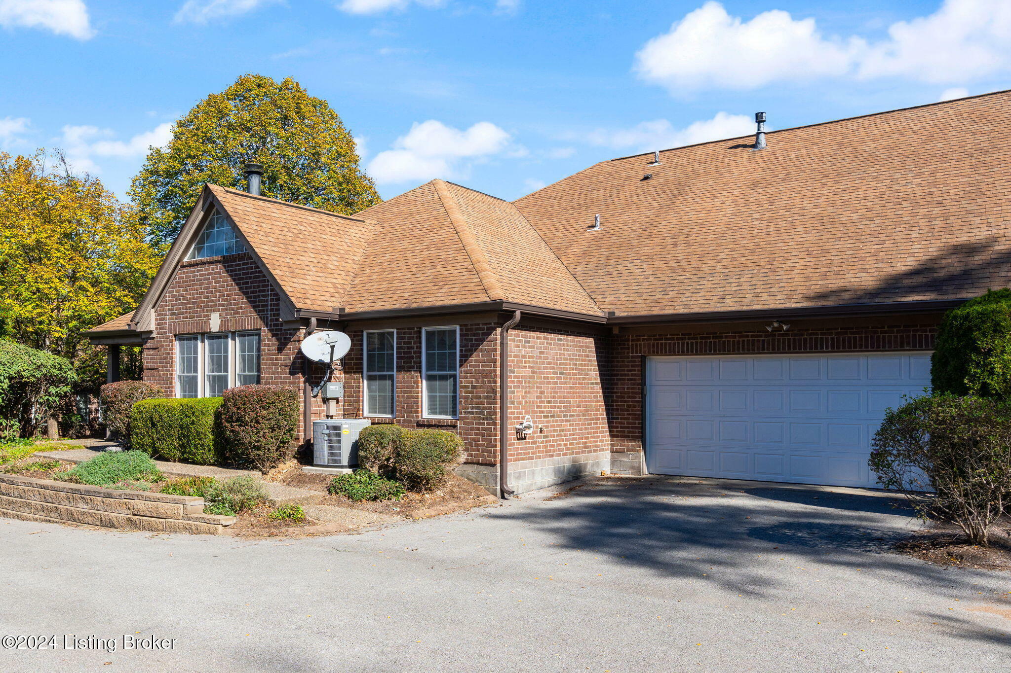 Property Photo:  2104 Eastbridge Ct  KY 40223 