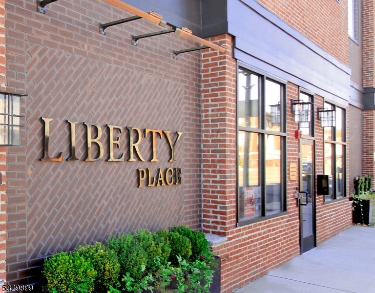 660 Bloomfield Ave, Unit 406  Bloomfield Twp. NJ 07003 photo