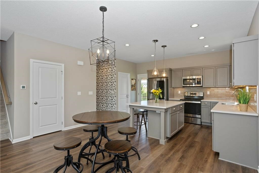 Property Photo:  402 SW Prairie Trail Parkway  IA 50023 