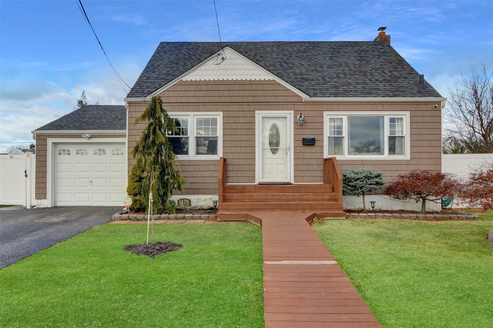 Property Photo:  1478 Herzel Boulevard  NY 11704 