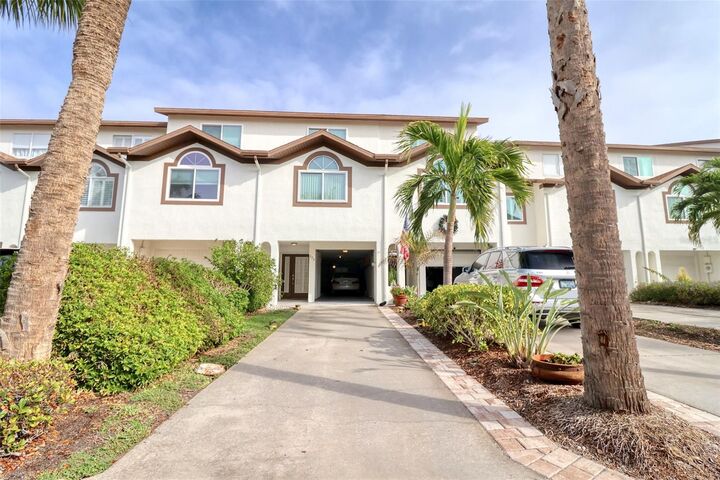 Property Photo: 273 Madeira Circle FL 33715