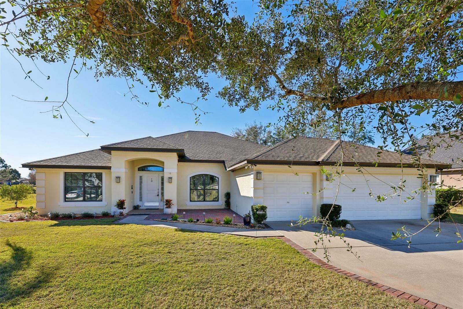 Property Photo:  36729 Alaqua Court  FL 32736 