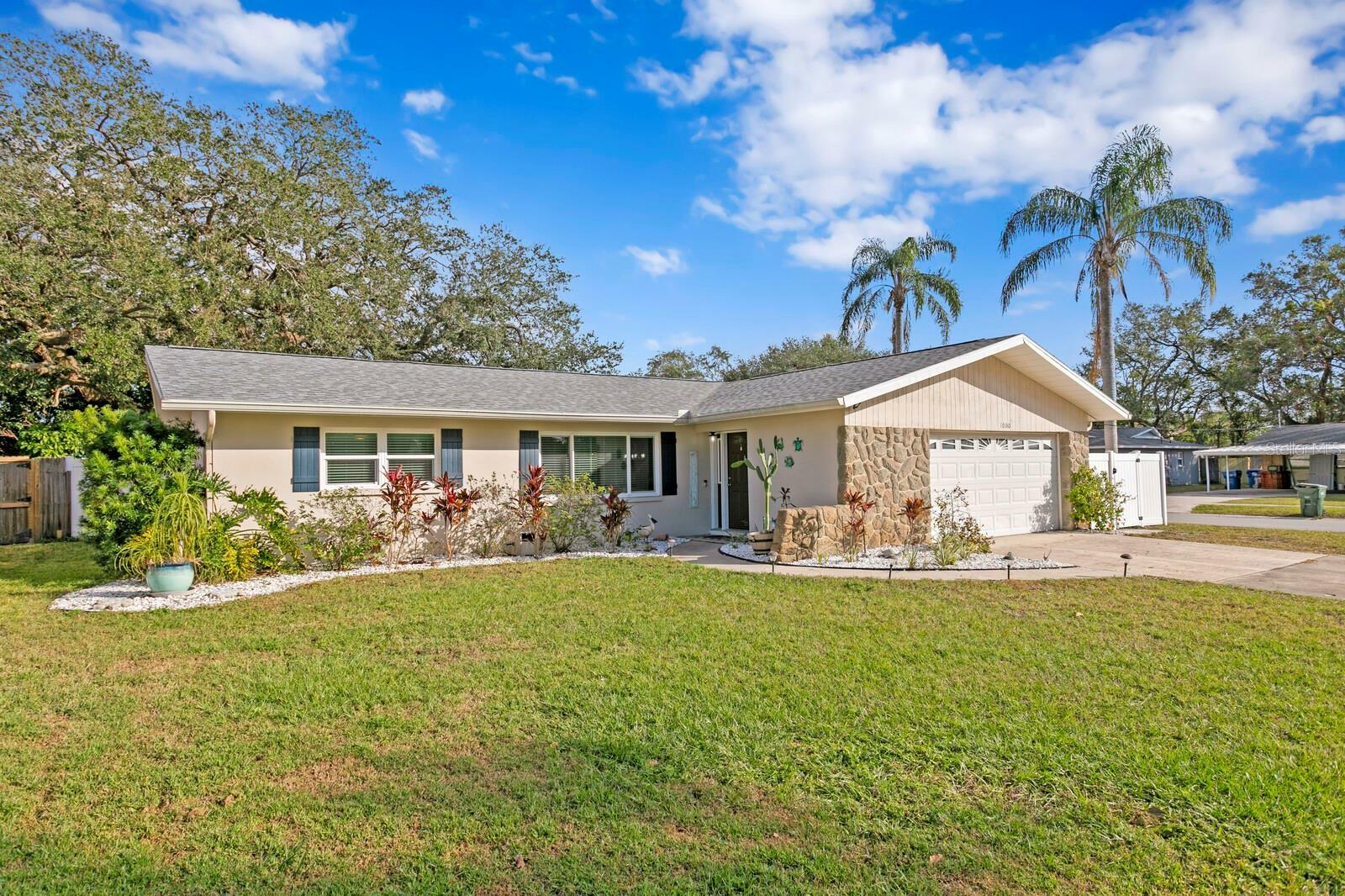 Property Photo:  1000 Woodbrook Drive  FL 33770 