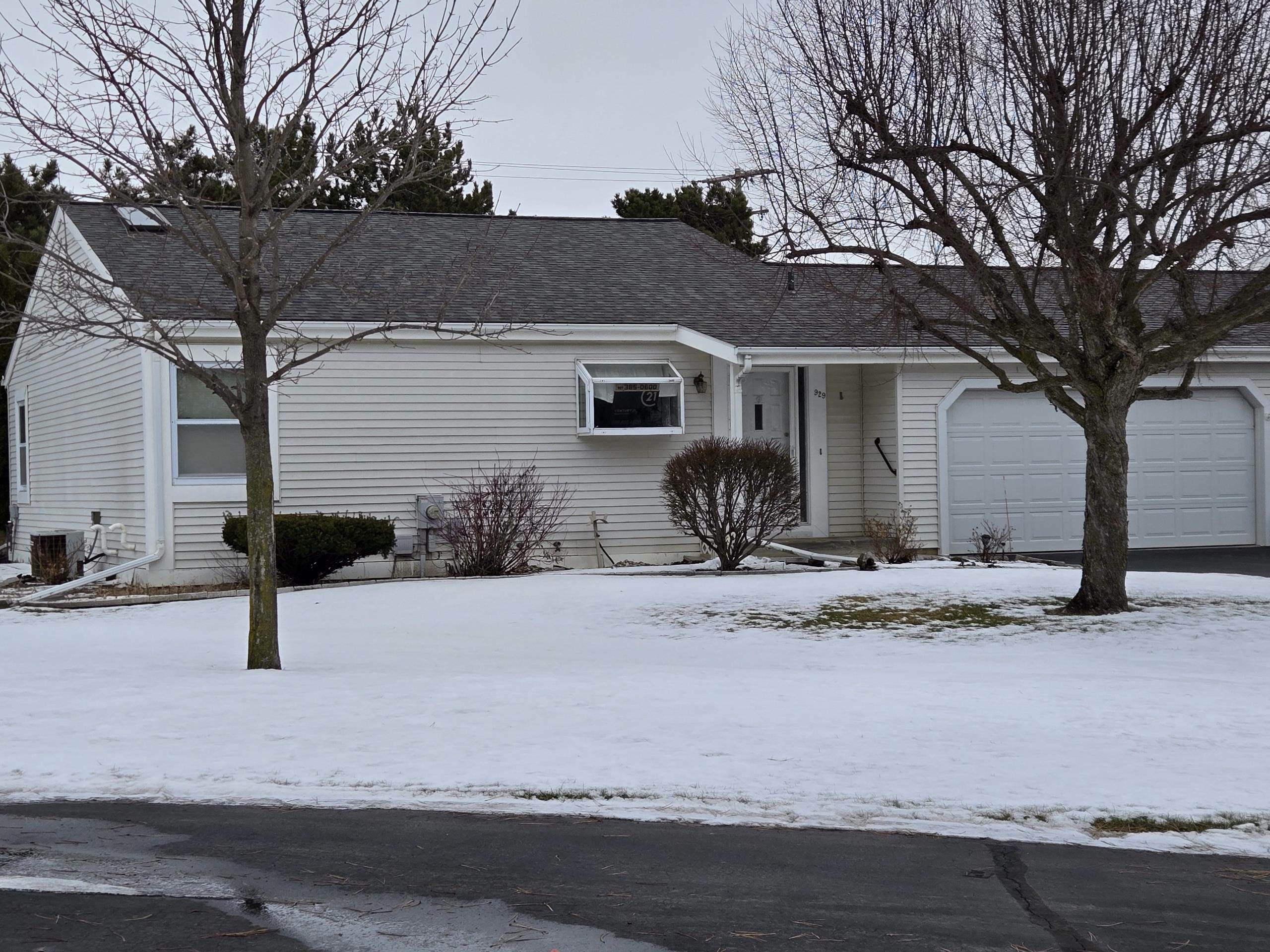 Property Photo:  929 E Harbor View Drive  MI 48706 