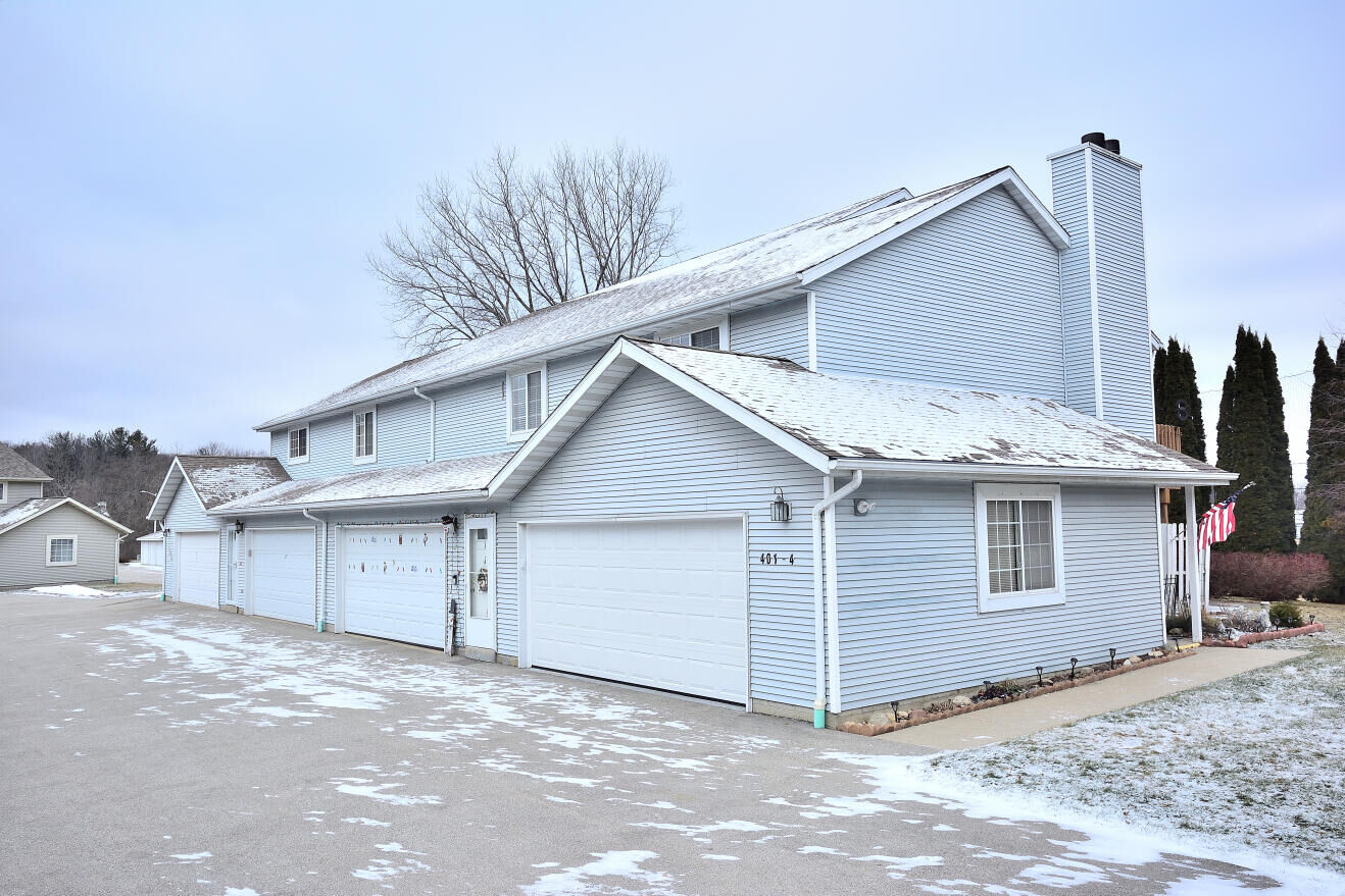 Property Photo:  401 Slinger Rd 4  WI 53086 