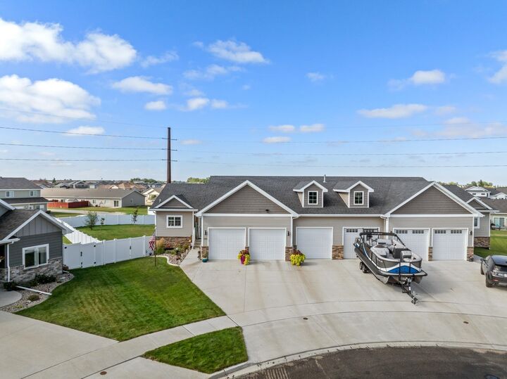 Property Photo:  3500 Waggle Wy SE  ND 58701-3159 