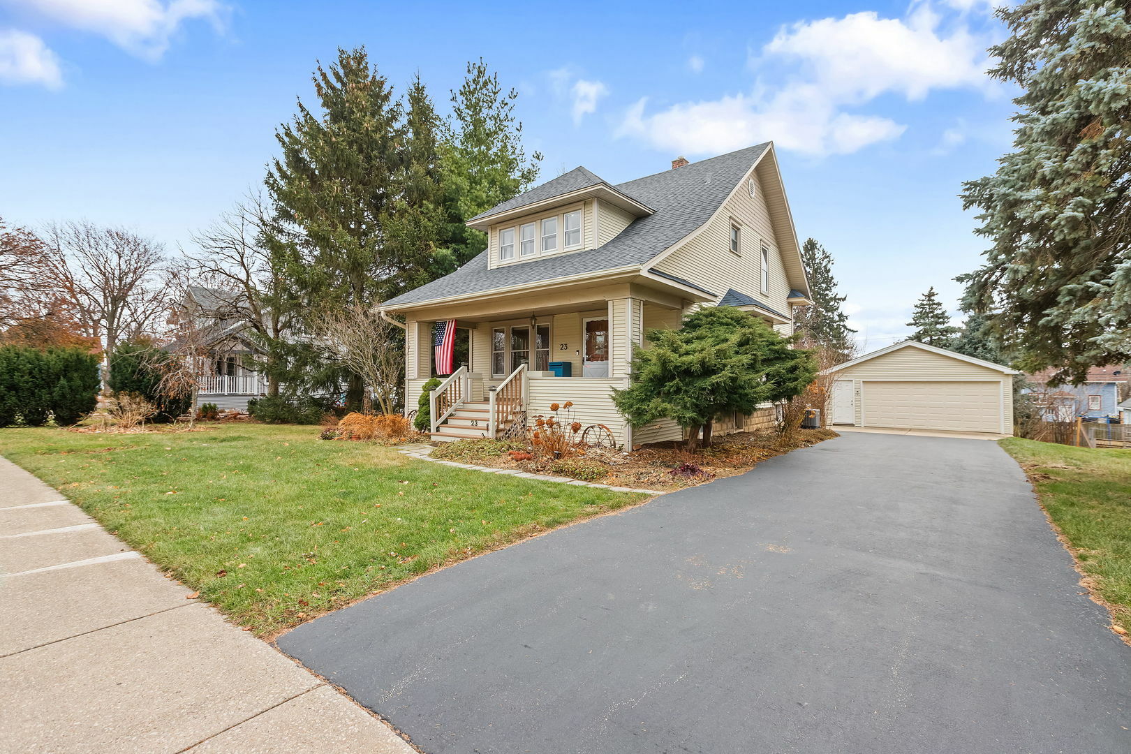 Property Photo:  23 E Maple Avenue  IL 60172 