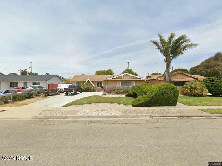 Property Photo: 1305 W Guava Avenue CA 93436