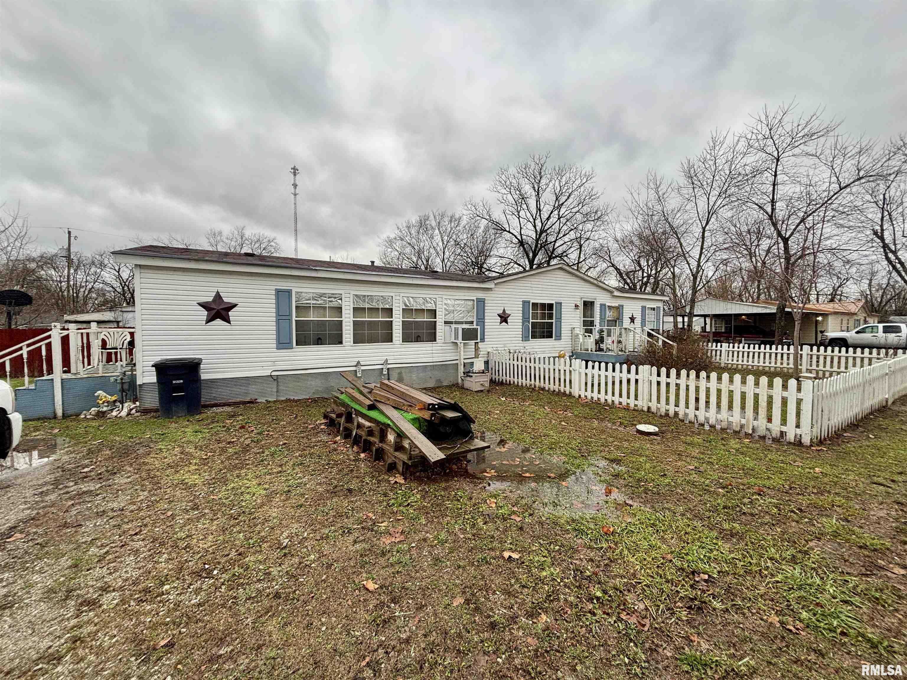 Property Photo:  122 S James Street  IL 62801 