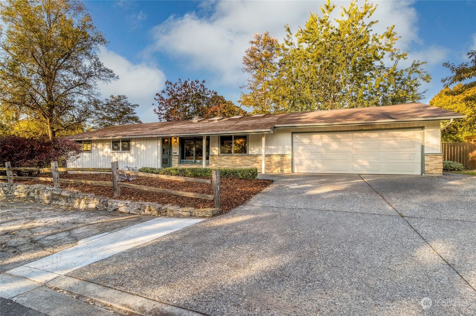 Property Photo:  118  Delmas Street  WA 99362 