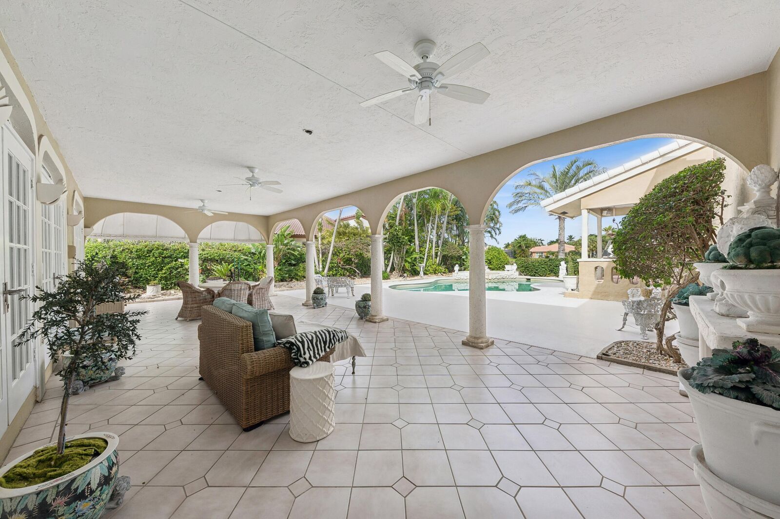 Property Photo:  