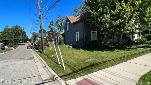 Property Photo: 164 Albertson Street MI 48307