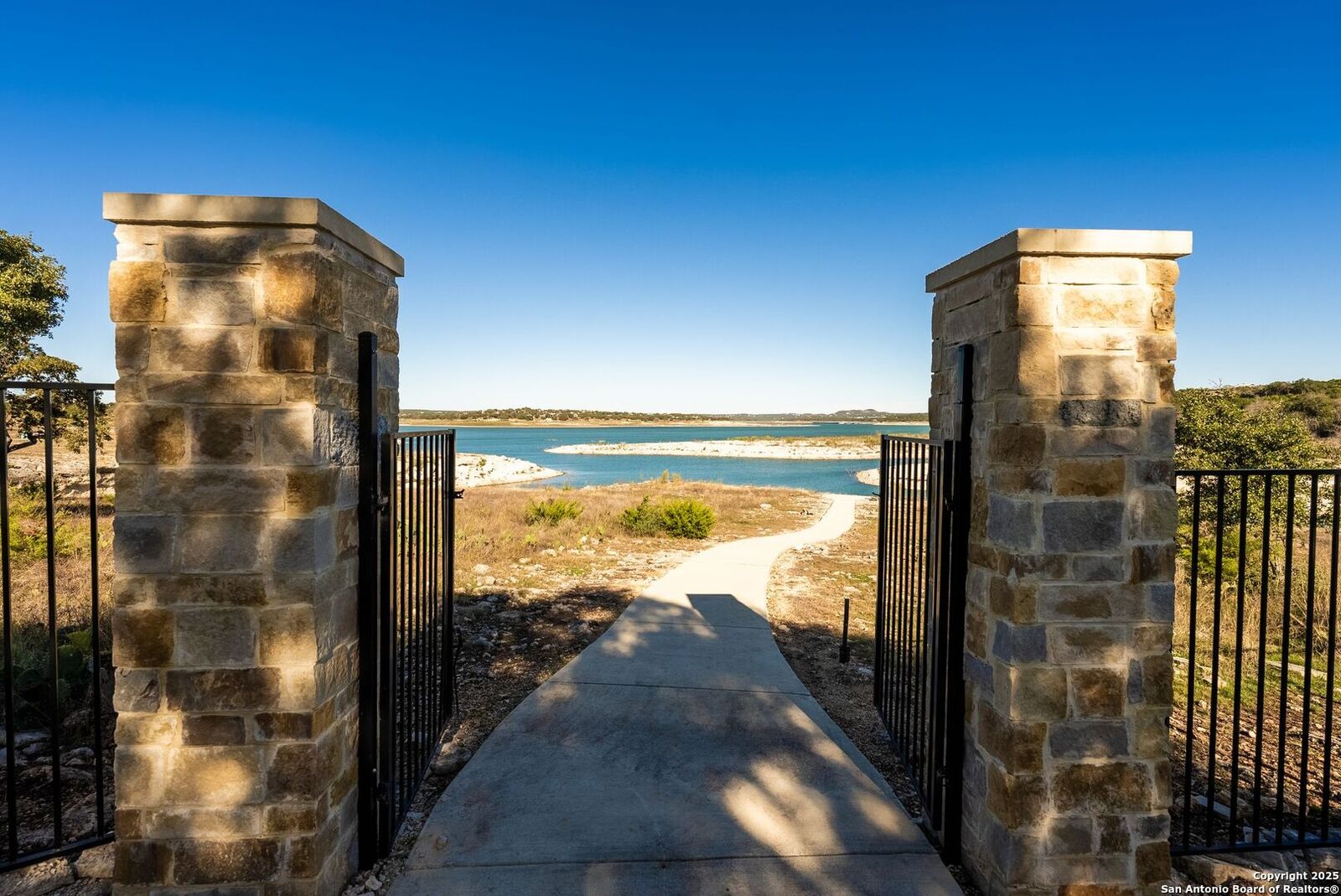 Property Photo: 1240 Rip Jay Cir TX 78133