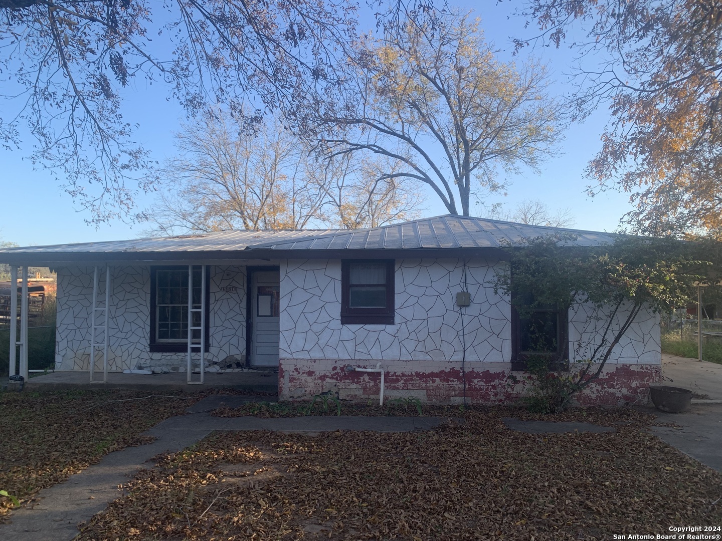 Property Photo:  15516 S Highway 81  TX 78052 