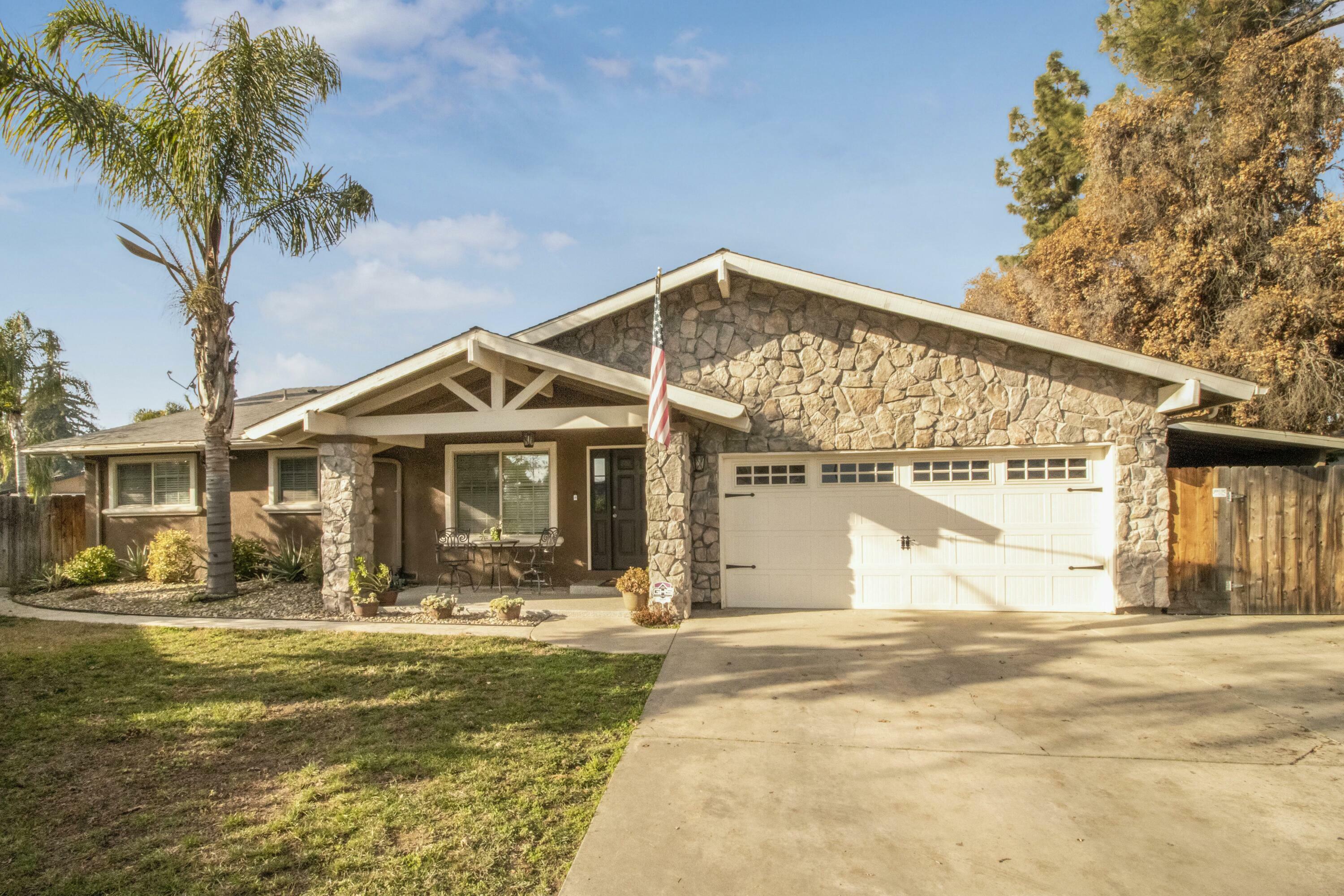 Property Photo:  2419 S Kloth Drive  CA 93277 