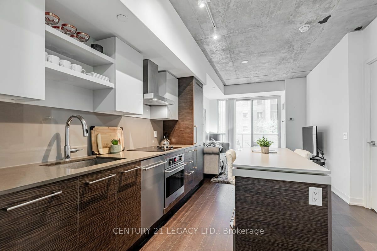 Photo de la propriété:  1030 King St W 308  ON M6K 0B4 