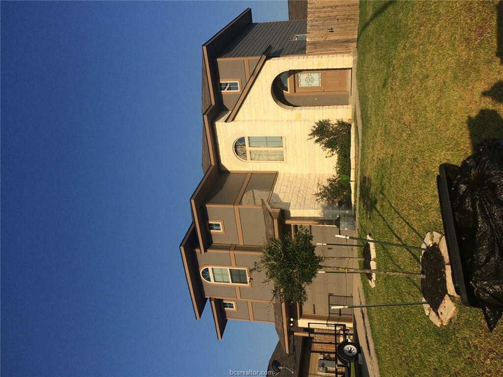 Property Photo:  212 Simi Drive  TX 77845-2423 