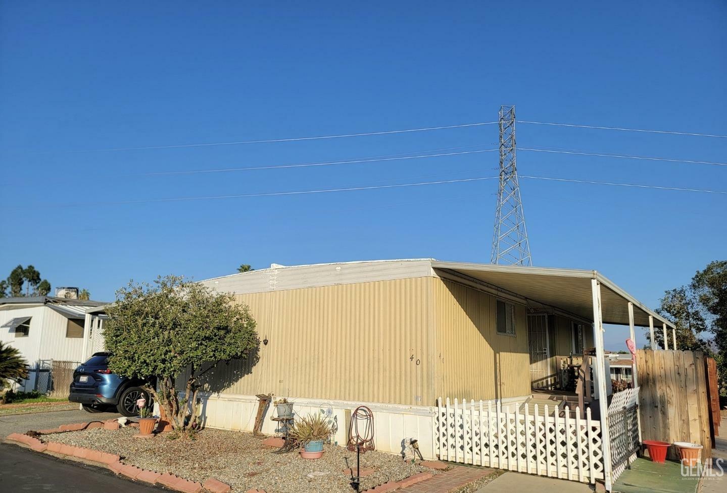 Property Photo: 40 Golfers Lane CA 93308
