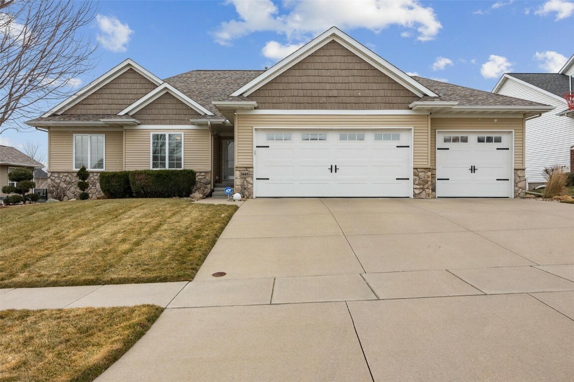 Property Photo: 3445 Lennon Ln IA 52302