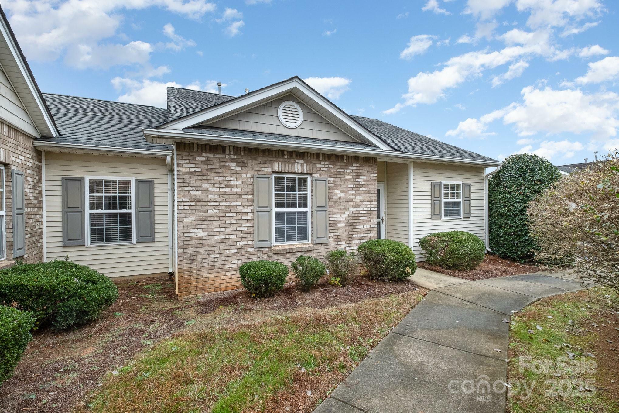 Property Photo:  5619 Glen Cove Drive  NC 28269 