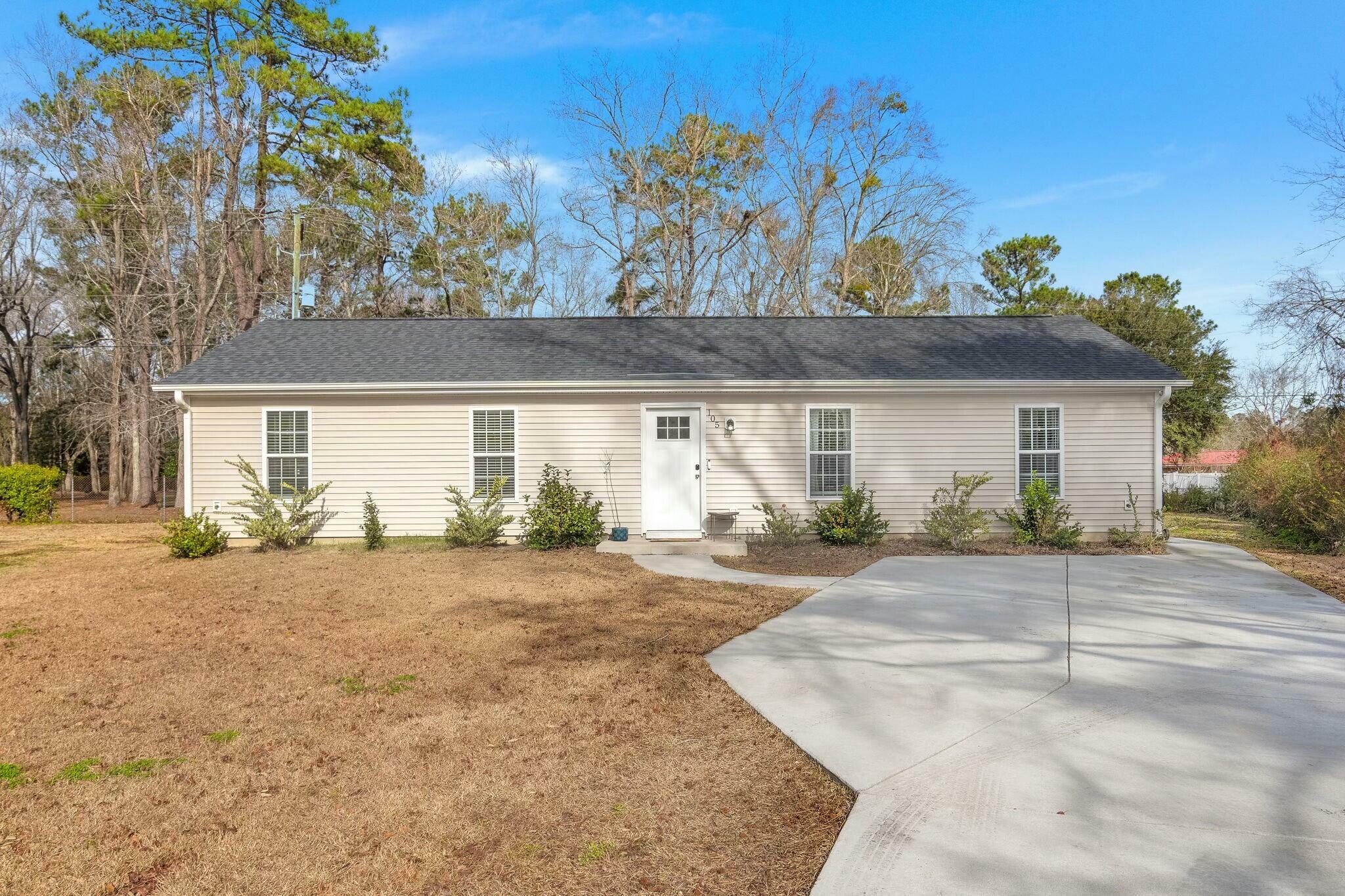 Property Photo:  105 Dahlia Place  SC 29483 