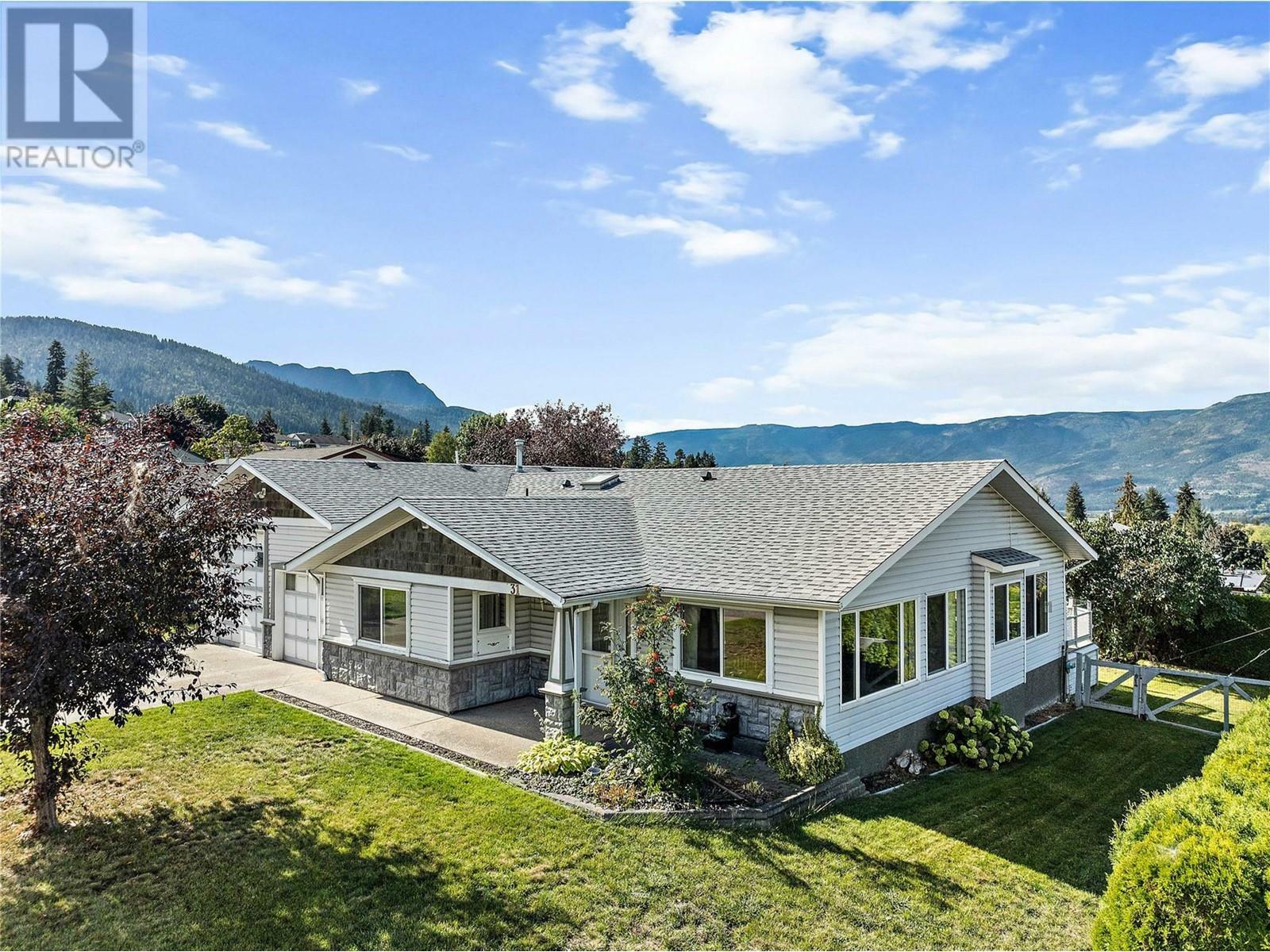 Property Photo:  31 23 Street Southeast  BC V1E 1K1 