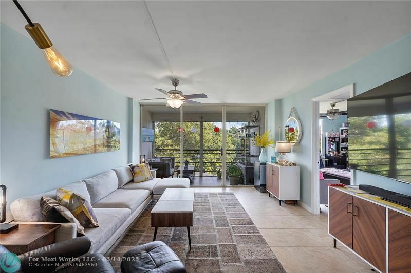 Property Photo: 104 Royal Park Dr 4B FL 33309