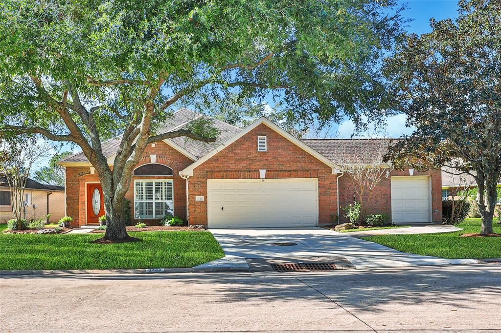 Property Photo:  3722 E Peach Hollow Circle  TX 77584 