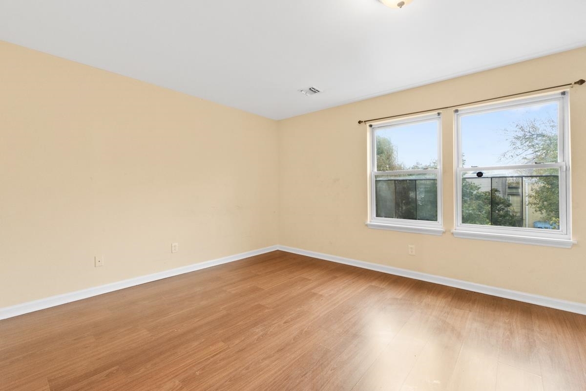 Property Photo:  73 Woodlawn Ave 2  NJ 07305 