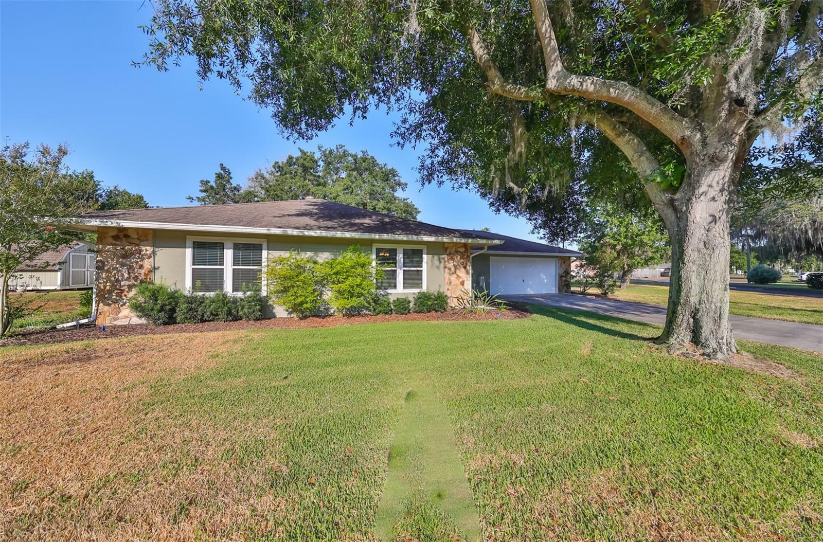 Property Photo:  220 Coleman Drive E  FL 33884 