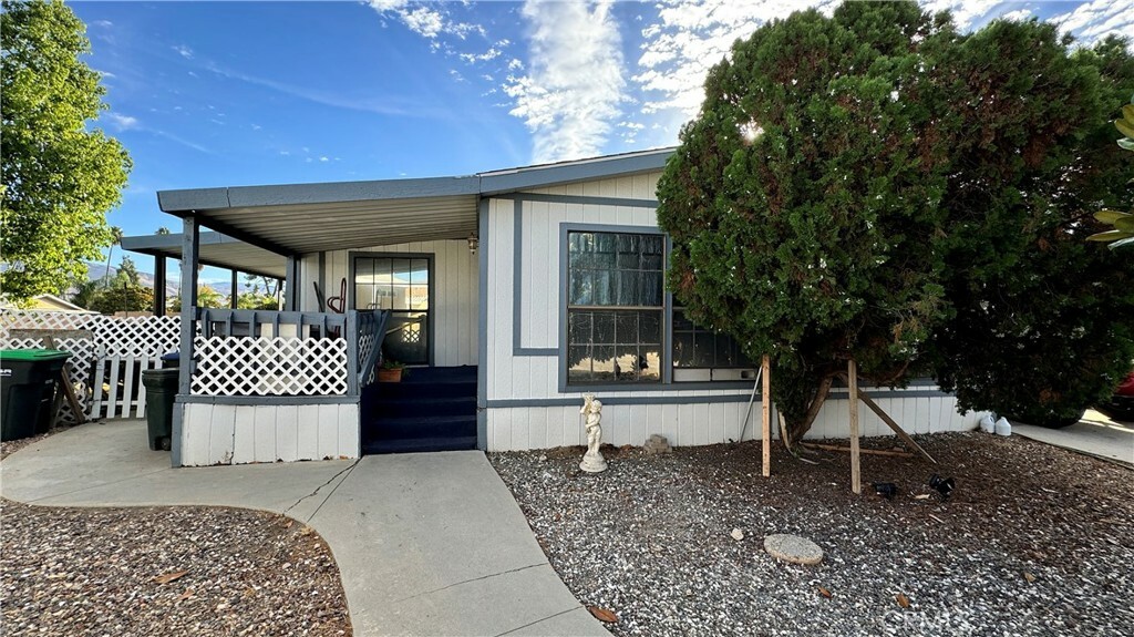 Property Photo:  913 S Grand Avenue 48  CA 92582 