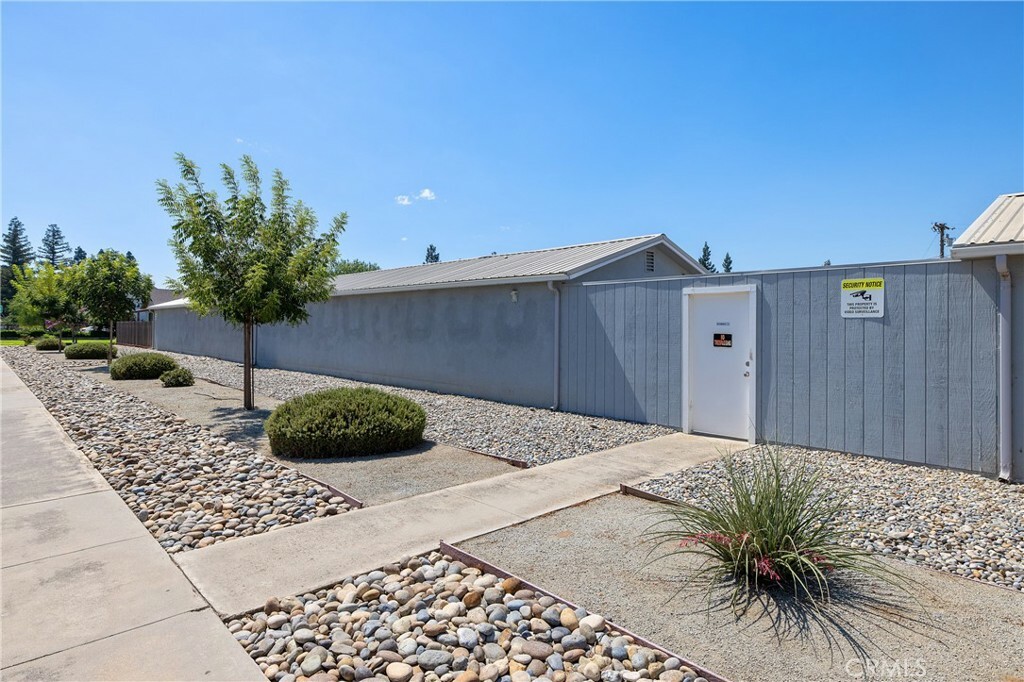 Property Photo:  638 W Kern Street  CA 93618 