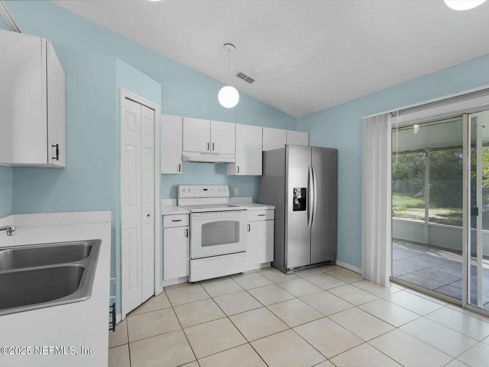 Property Photo:  2692 Kimberly Forest Drive E  FL 32246 