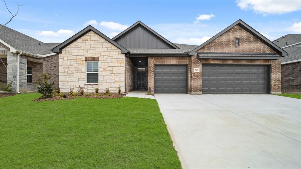 Property Photo: 765 Vineyard Way TX 75126