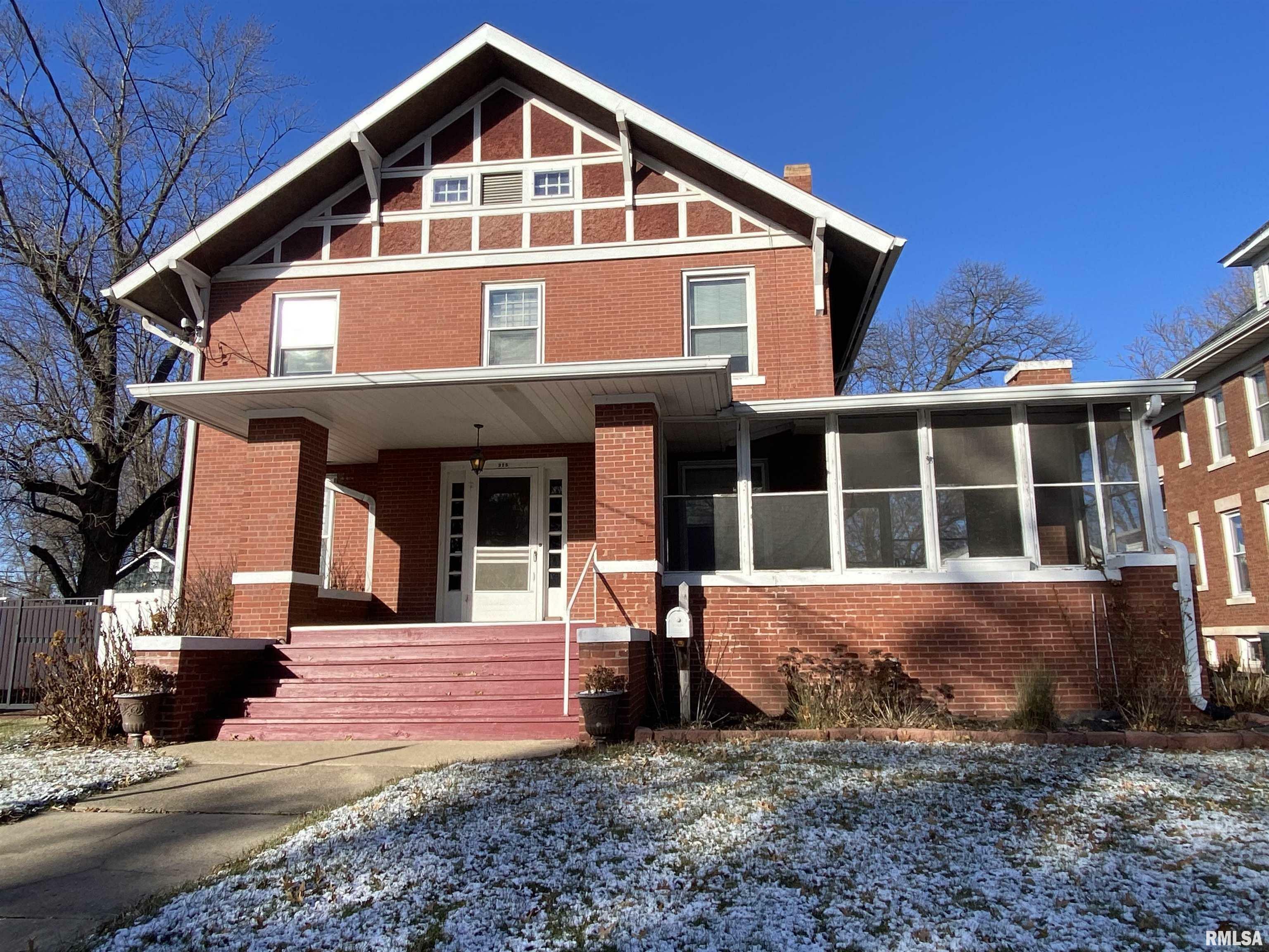 Property Photo:  325 W Chestnut Street  IL 61520 