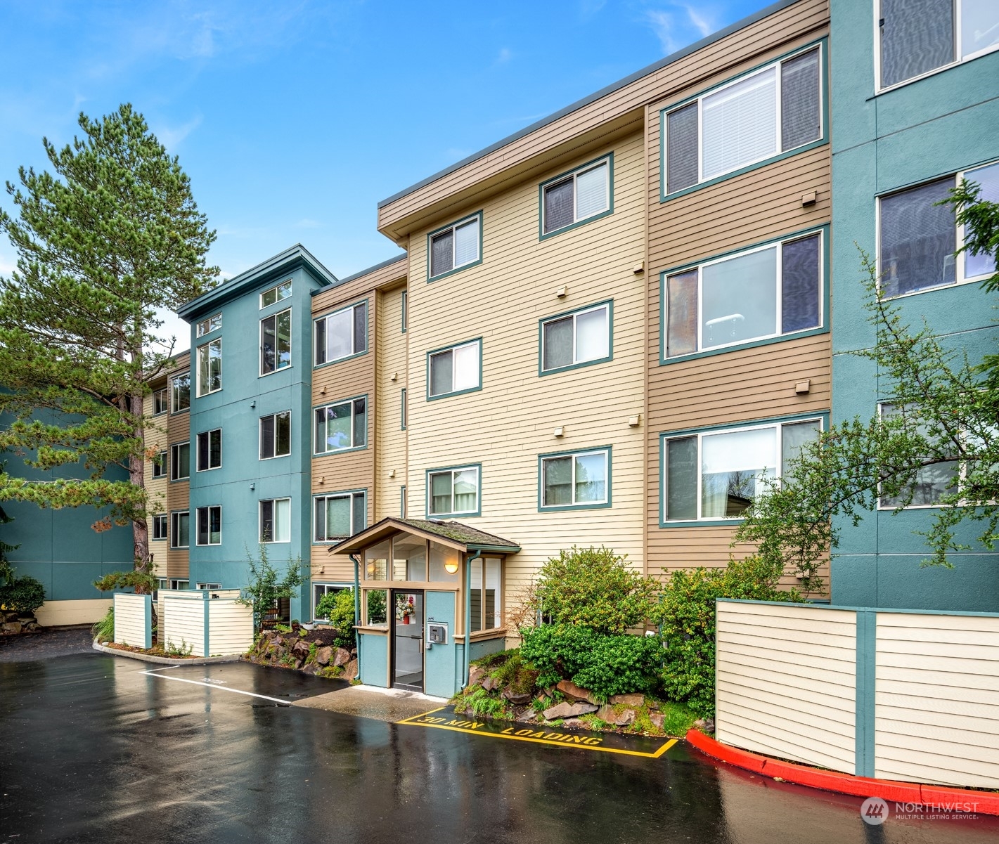 Property Photo:  2222 NE 92nd Street 211  WA 98115 