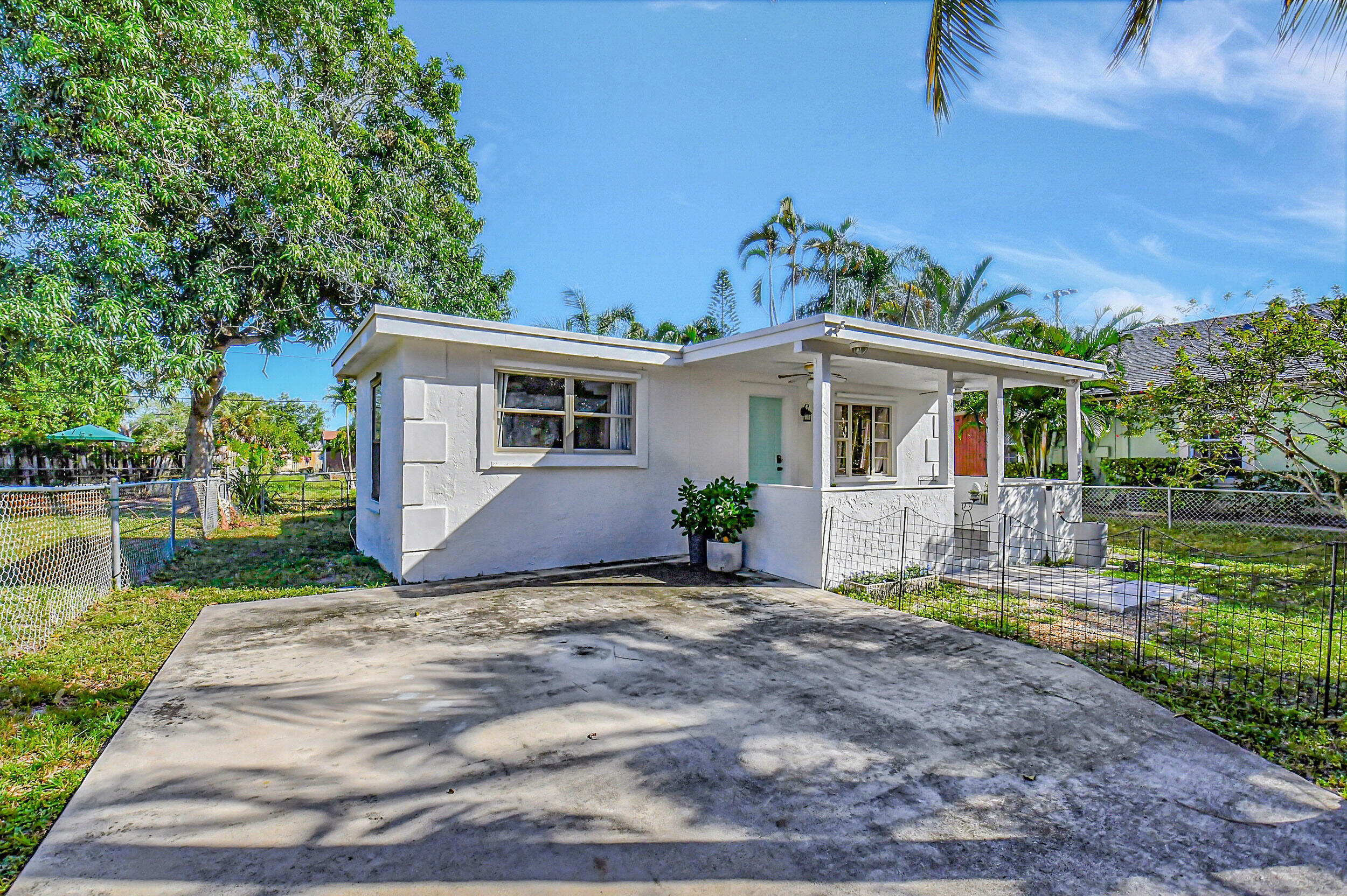 237 SW 3rd Avenue  Delray Beach FL 33444 photo